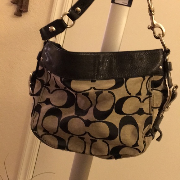 Signature black and white coach. - Picture 2 of 6